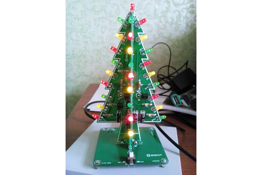 Christmas Tree Lights Circuit : Christmas LED flasher circuit