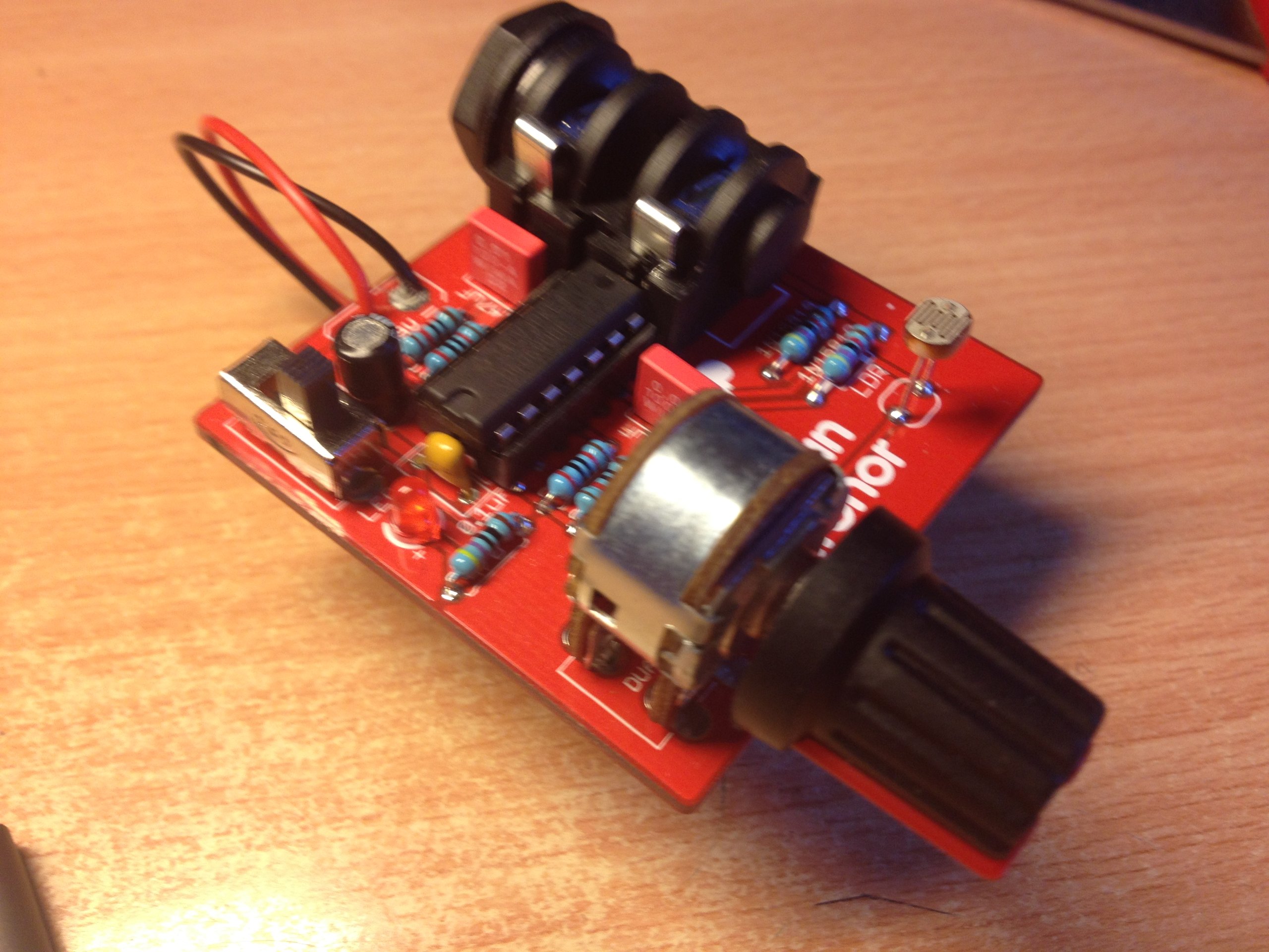 Analog drone synthesizer The mini Dronor from tjookum on