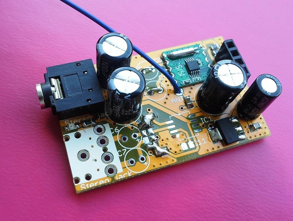 Arduino controlled tiny FM radio from Chichomecho on Tindie